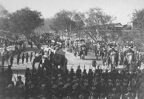 The Procession turning the corner at Queen's Road towards Elgin Road
